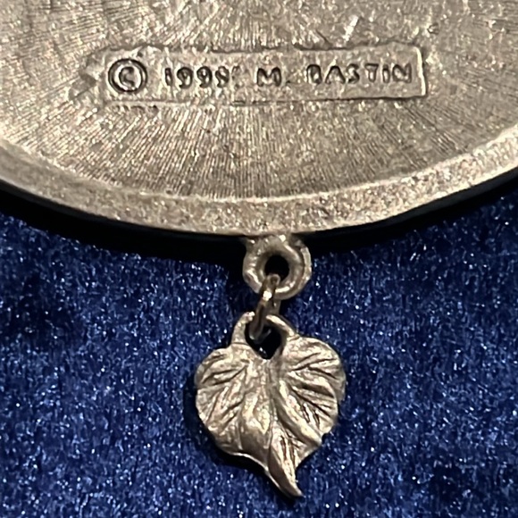 Bunny Rabbit Brooch or Pin by Marjolein Bastin 1999 Bunny Sniffing Violets - Picture 7 of 8